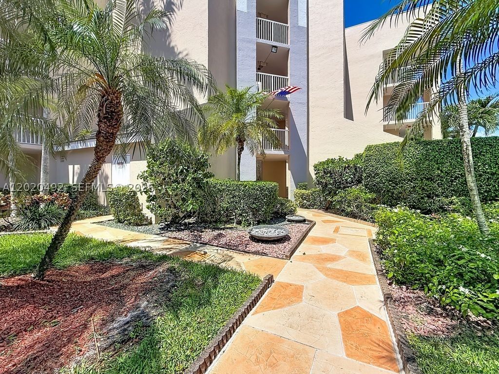 Real estate property located at 10208 24th Pl #203, Broward, Sunrise Lakes 203 Condo, Sunrise, FL