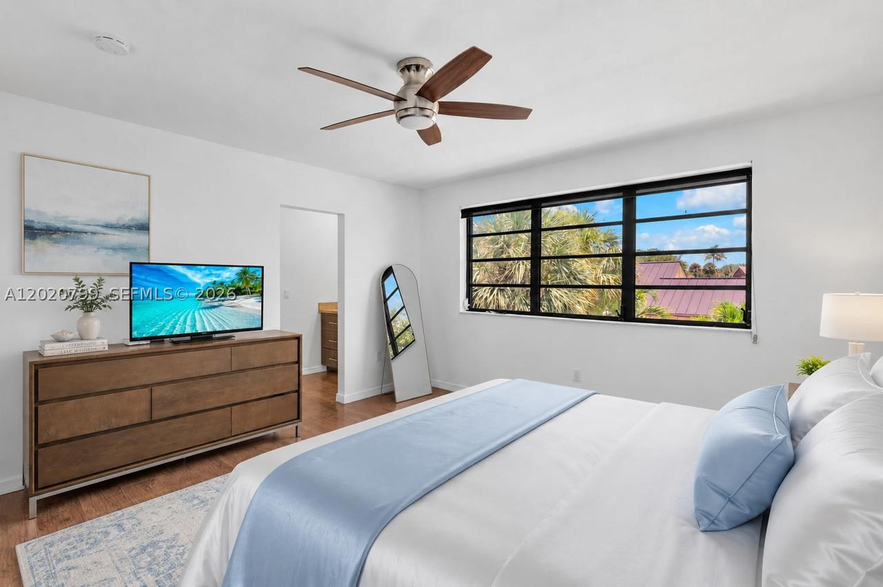 Real estate property located at 1010 204th Ter, Miami-dade, Sky Lake Villas First Add, Miami, FL