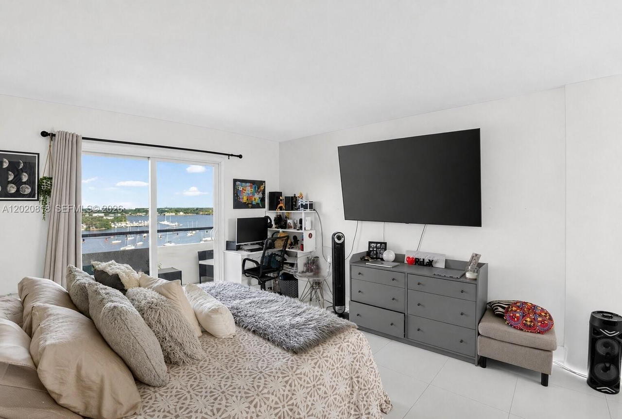 Real estate property located at 7904 West Dr #1006, Miami-dade, Bayshore Yacht & Tennis C, North Bay Village, FL