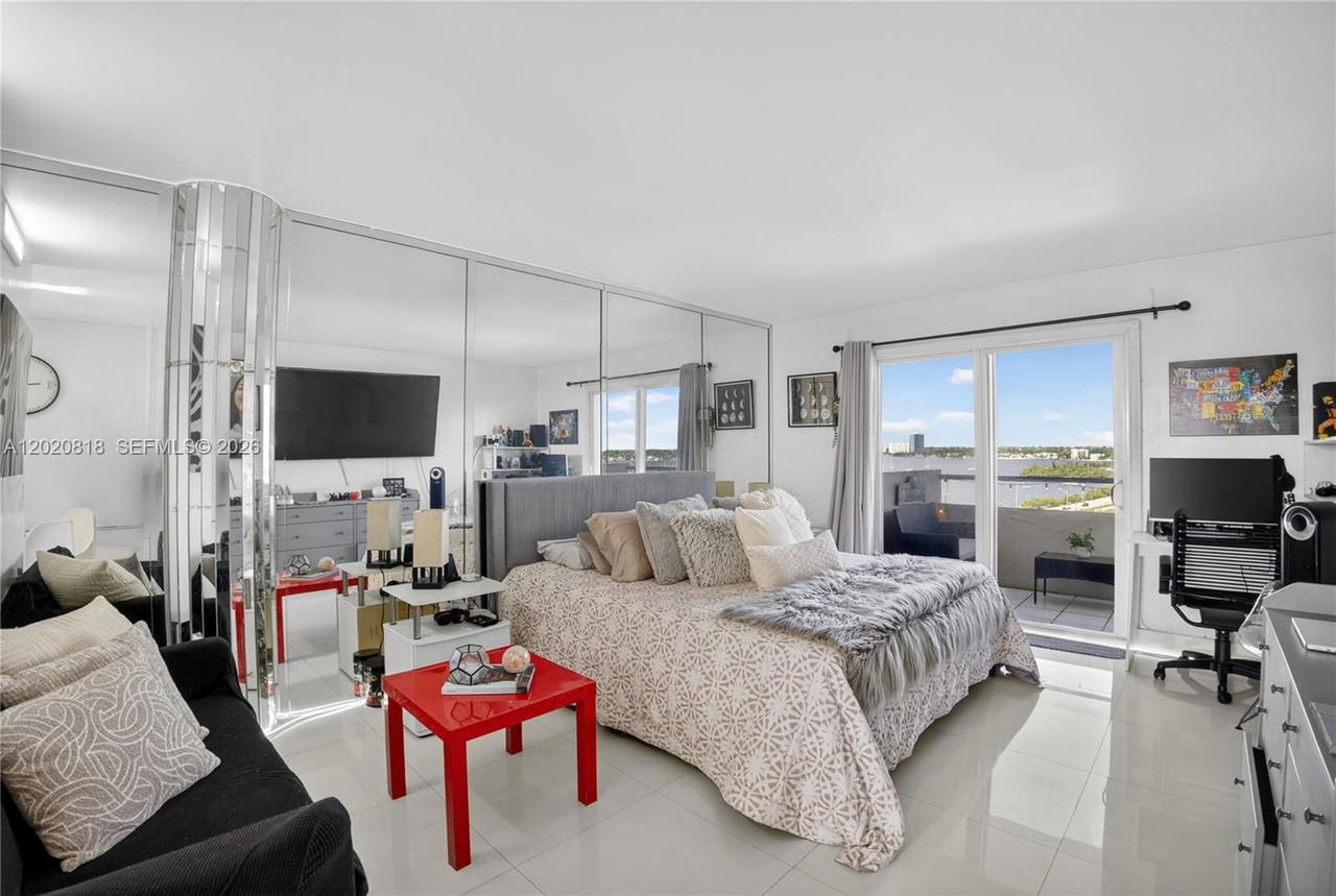Real estate property located at 7904 West Dr #1006, Miami-dade, Bayshore Yacht & Tennis C, North Bay Village, FL