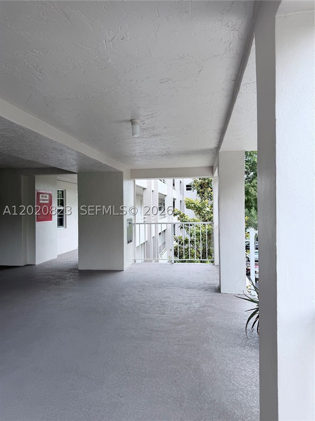 Real estate property located at 605 Oaks Dr #307, Broward, No 60 Palm-aire Country C, Pompano Beach, FL