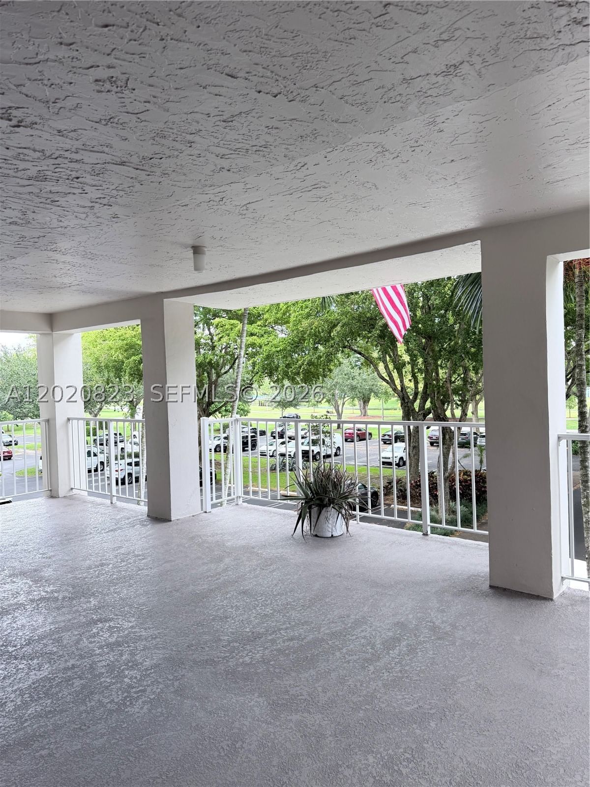Real estate property located at 605 Oaks Dr #307, Broward, No 60 Palm-aire Country C, Pompano Beach, FL