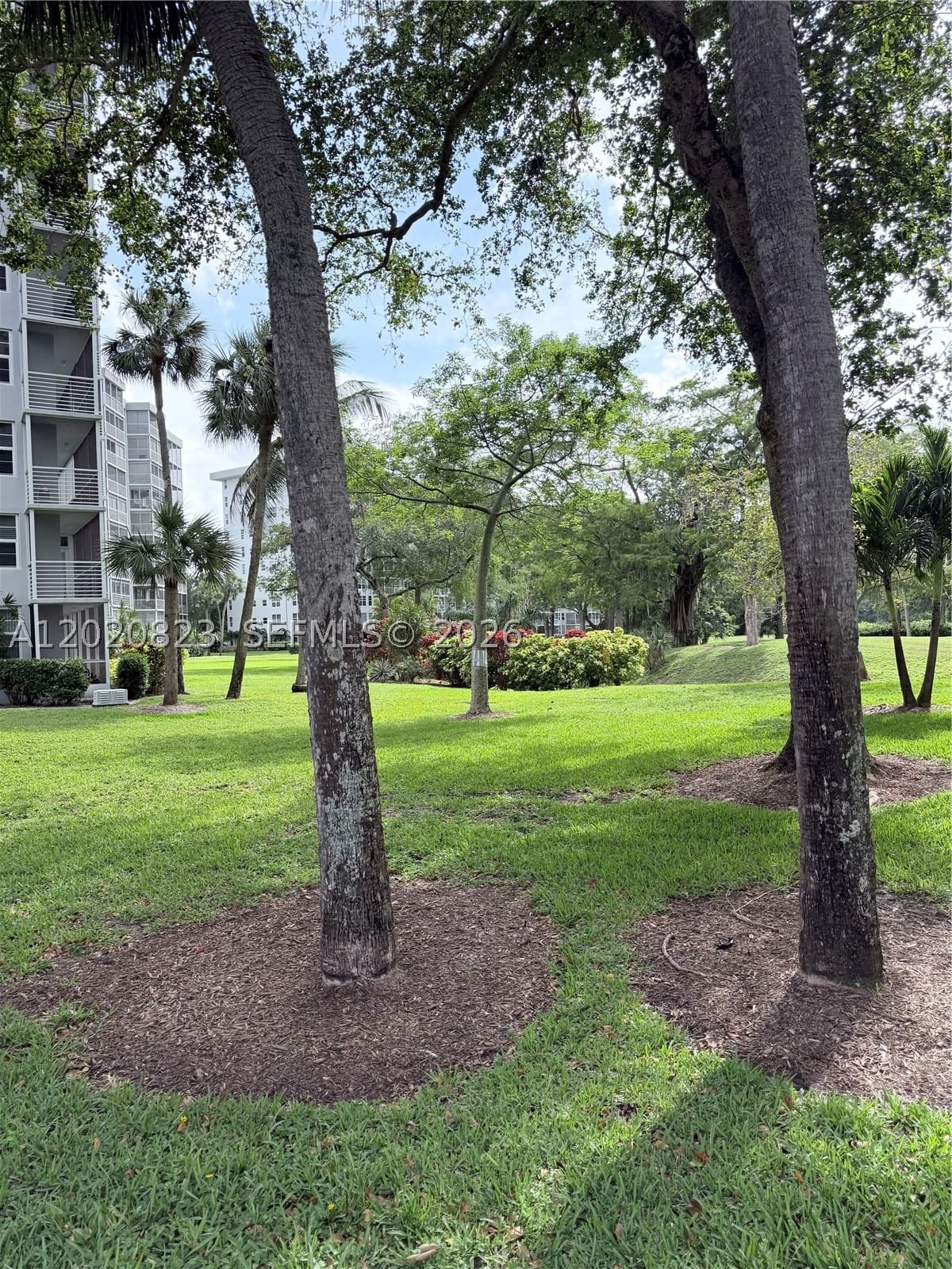 Real estate property located at 605 Oaks Dr #307, Broward, No 60 Palm-aire Country C, Pompano Beach, FL