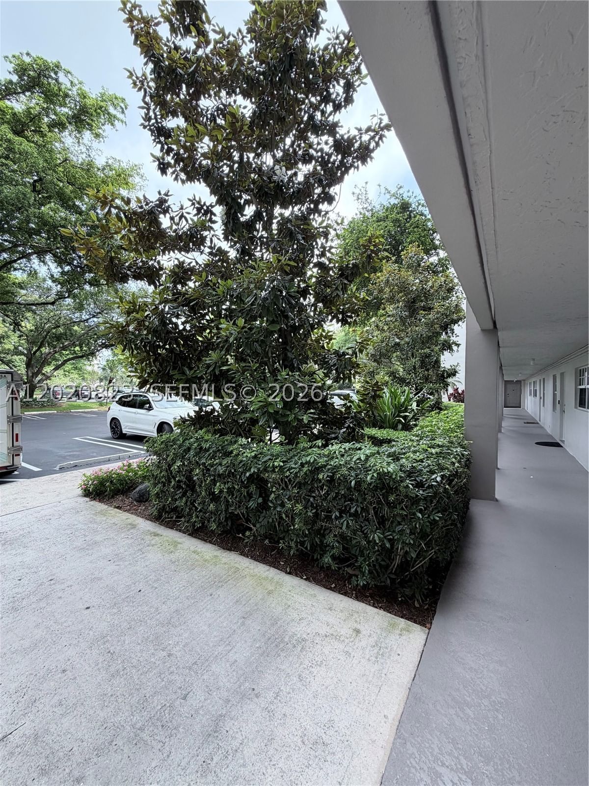 Real estate property located at 605 Oaks Dr #307, Broward, No 60 Palm-aire Country C, Pompano Beach, FL