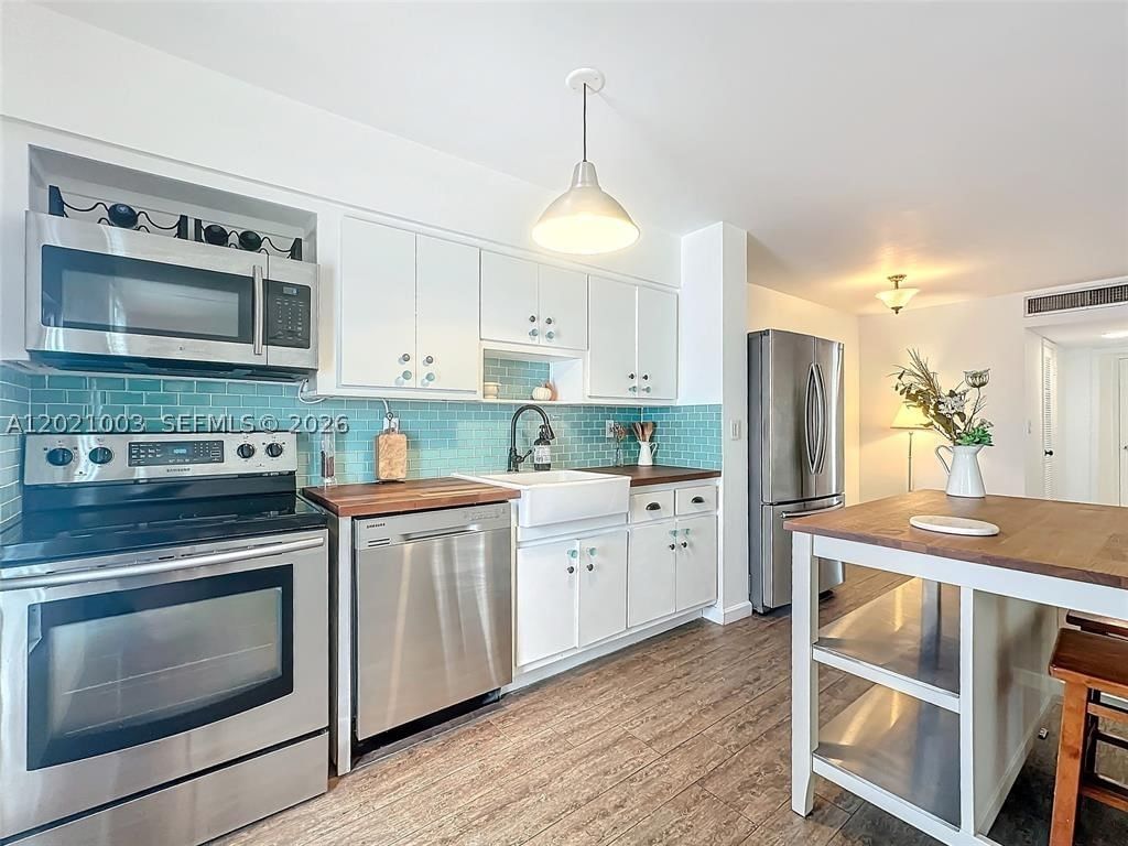 Real estate property located at 7133 Bay Dr #705, Miami-dade, The Knightsbridge Condo, Miami Beach, FL