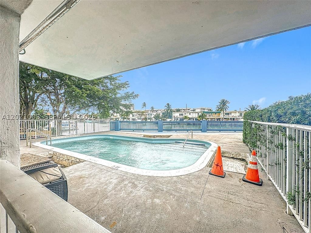 Real estate property located at 7133 Bay Dr #705, Miami-dade, The Knightsbridge Condo, Miami Beach, FL