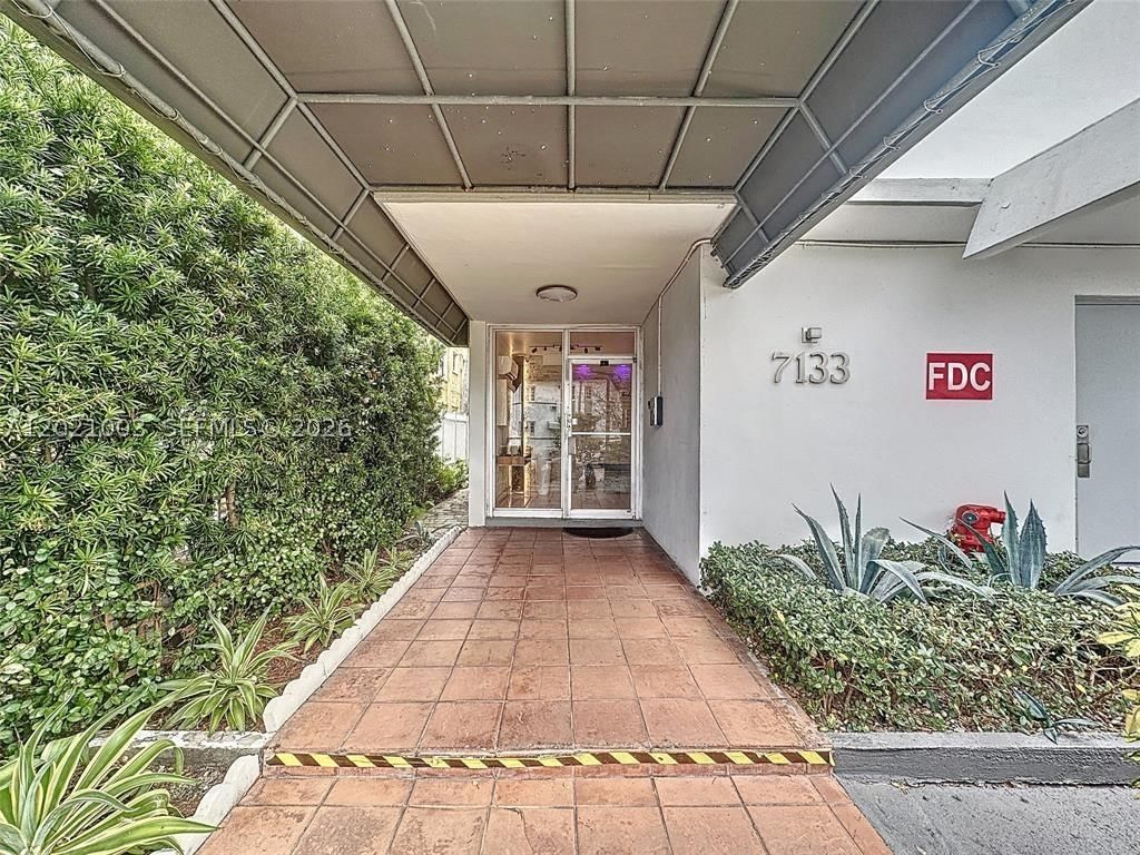 Real estate property located at 7133 Bay Dr #705, Miami-dade, The Knightsbridge Condo, Miami Beach, FL