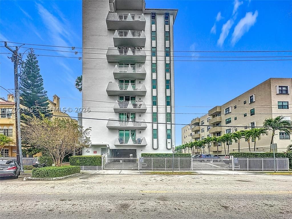 Real estate property located at 7133 Bay Dr #705, Miami-dade, The Knightsbridge Condo, Miami Beach, FL