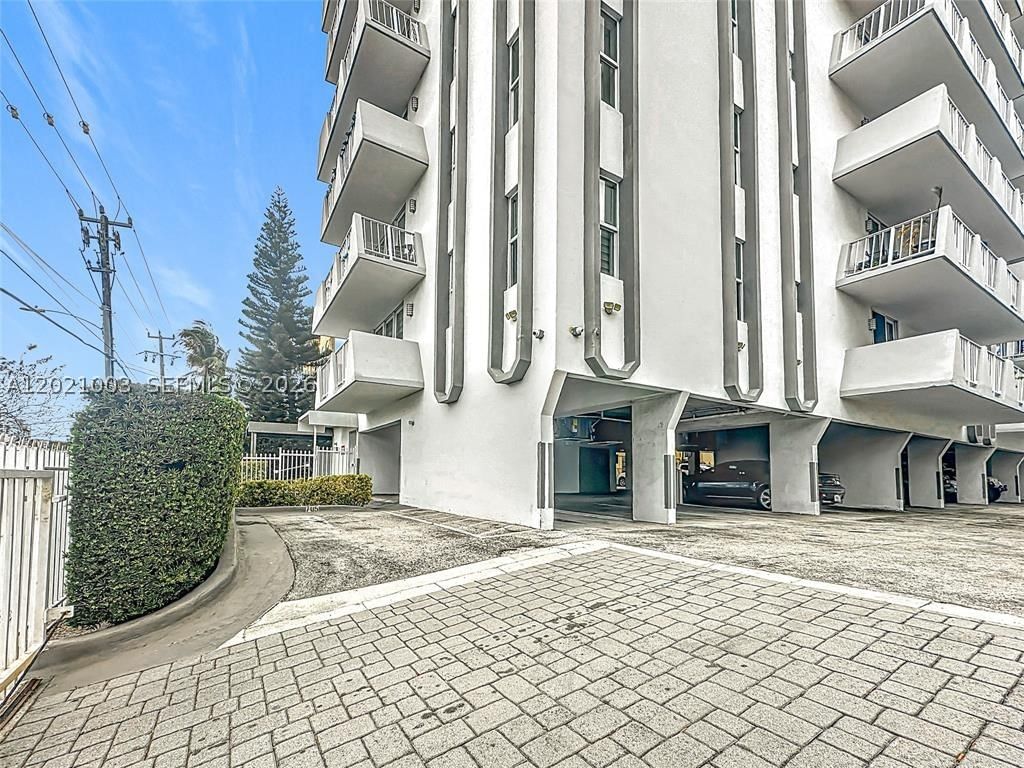 Real estate property located at 7133 Bay Dr #705, Miami-dade, The Knightsbridge Condo, Miami Beach, FL