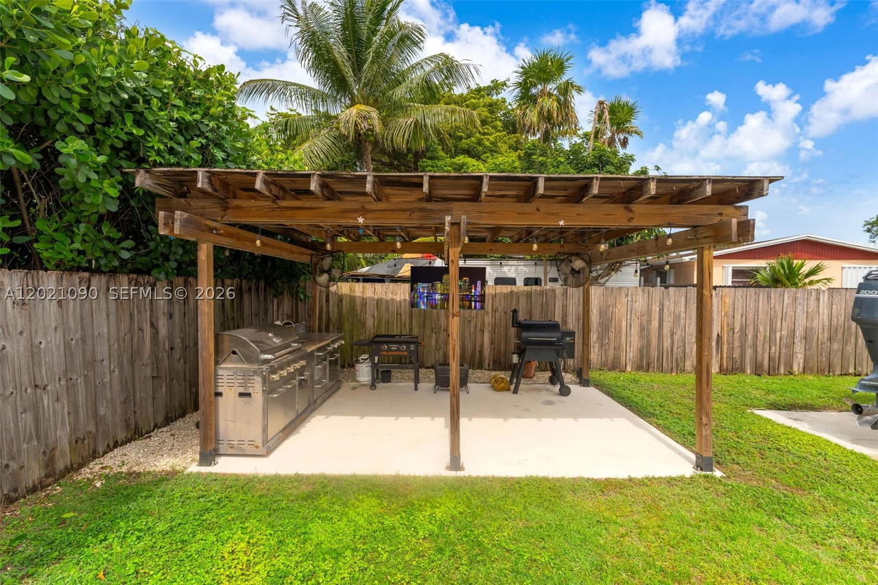 Real estate property located at 16325 276th Ter, Miami-dade, Universal Estates South A, Homestead, FL