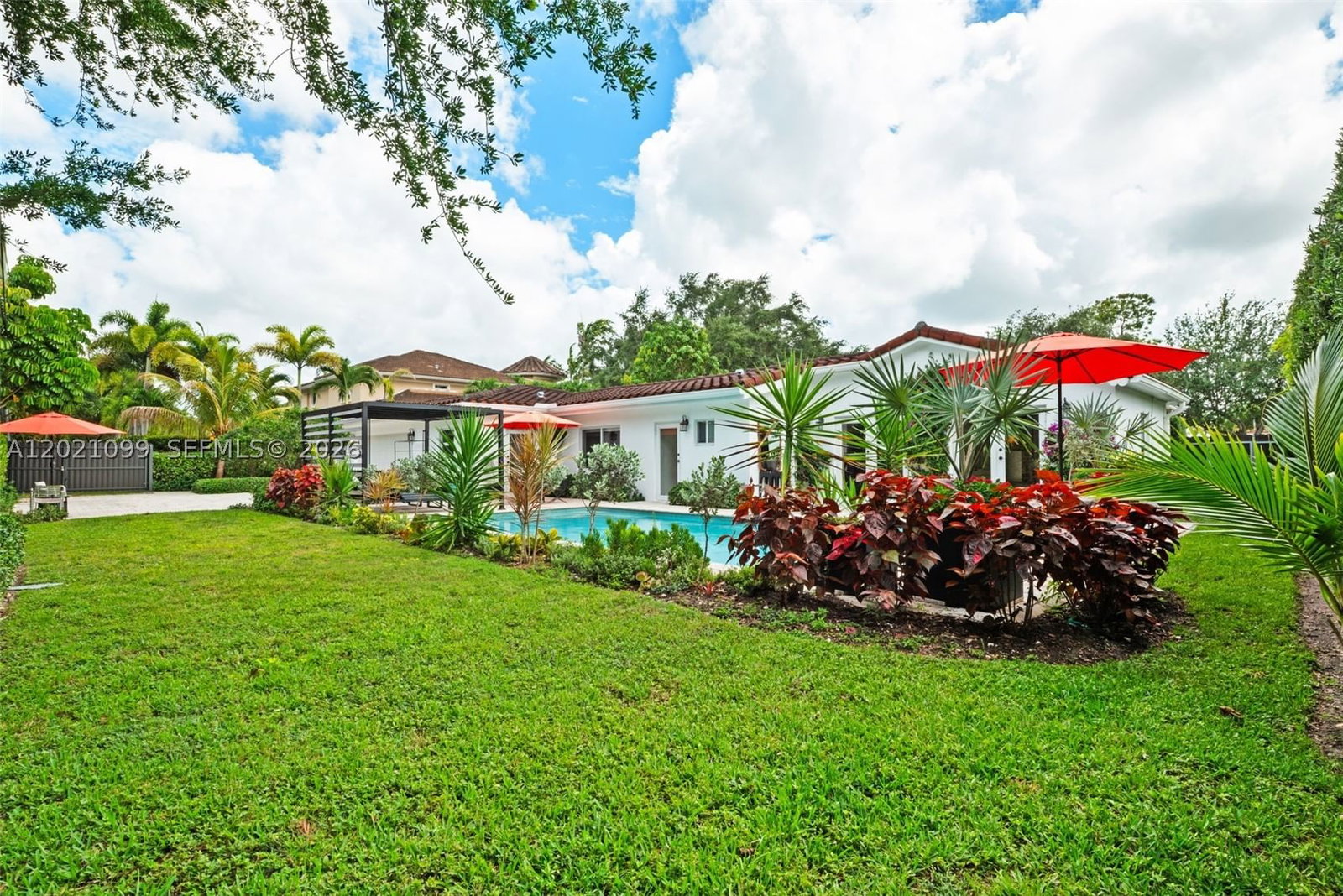Real estate property located at 37 Deer Run, Miami-dade, Country Club Estates Sec, Miami Springs, FL