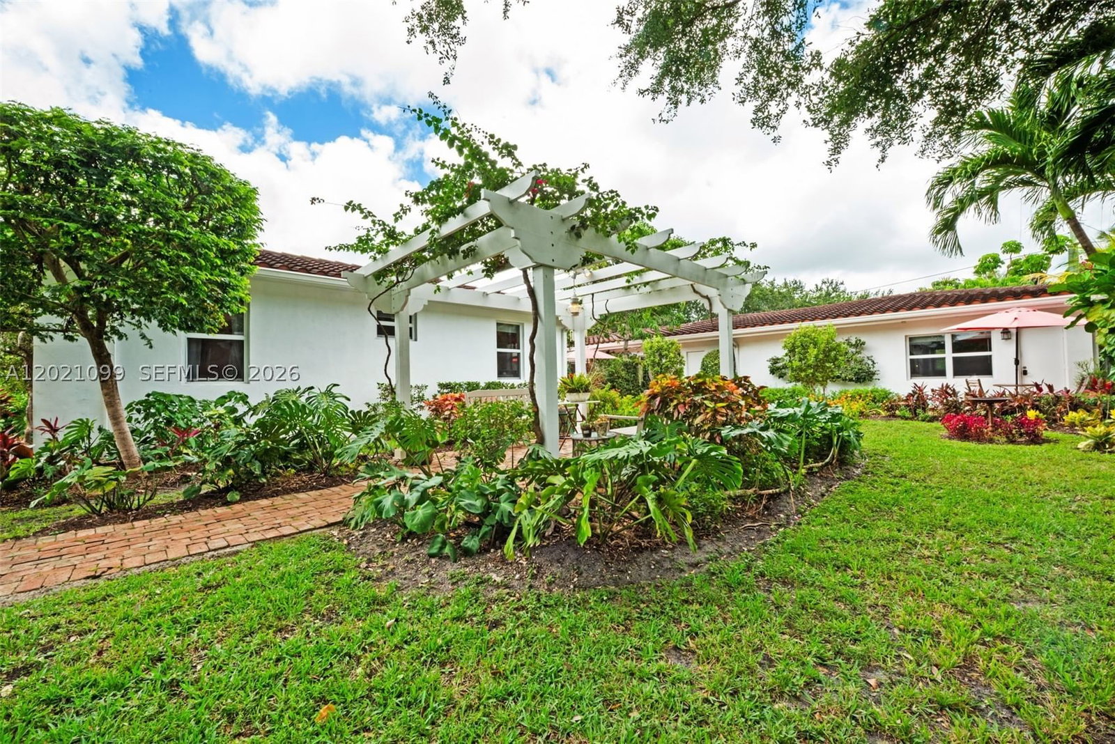 Real estate property located at 37 Deer Run, Miami-dade, Country Club Estates Sec, Miami Springs, FL