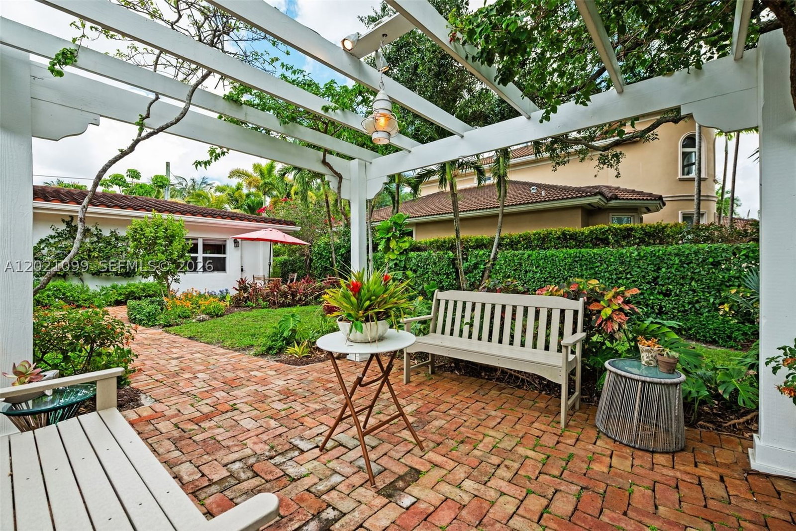 Real estate property located at 37 Deer Run, Miami-dade, Country Club Estates Sec, Miami Springs, FL