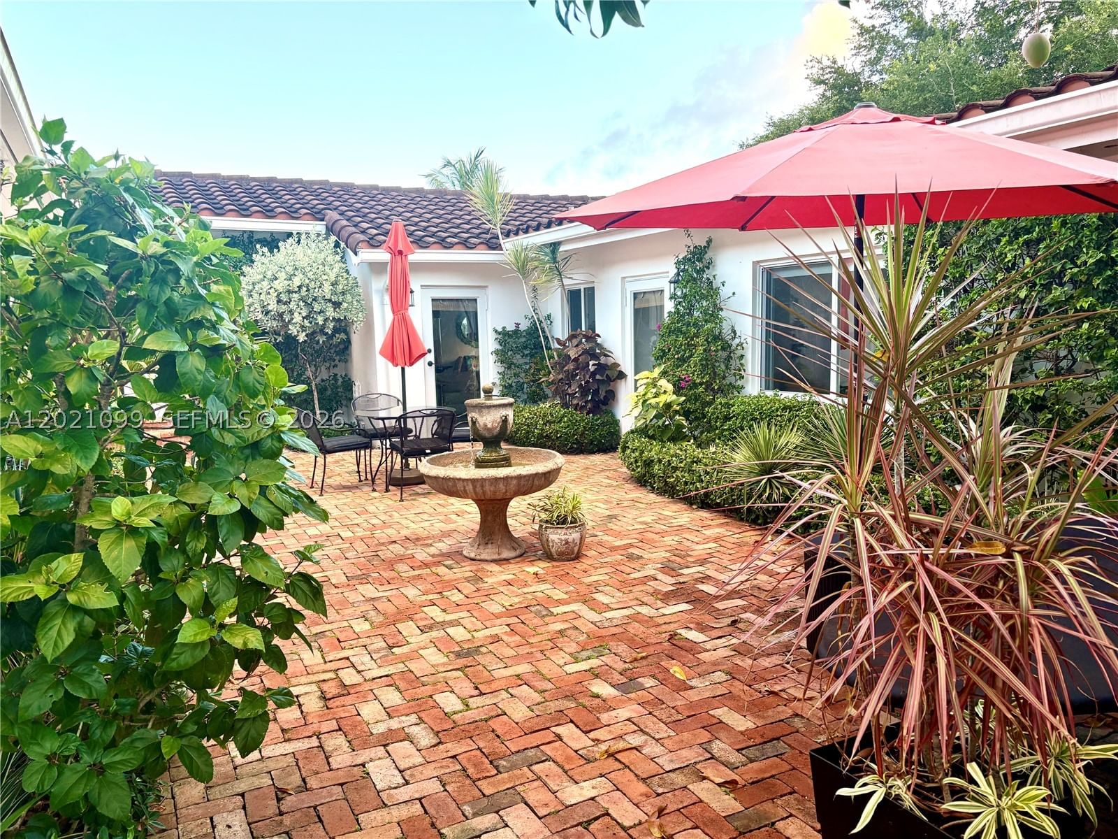 Real estate property located at 37 Deer Run, Miami-dade, Country Club Estates Sec, Miami Springs, FL