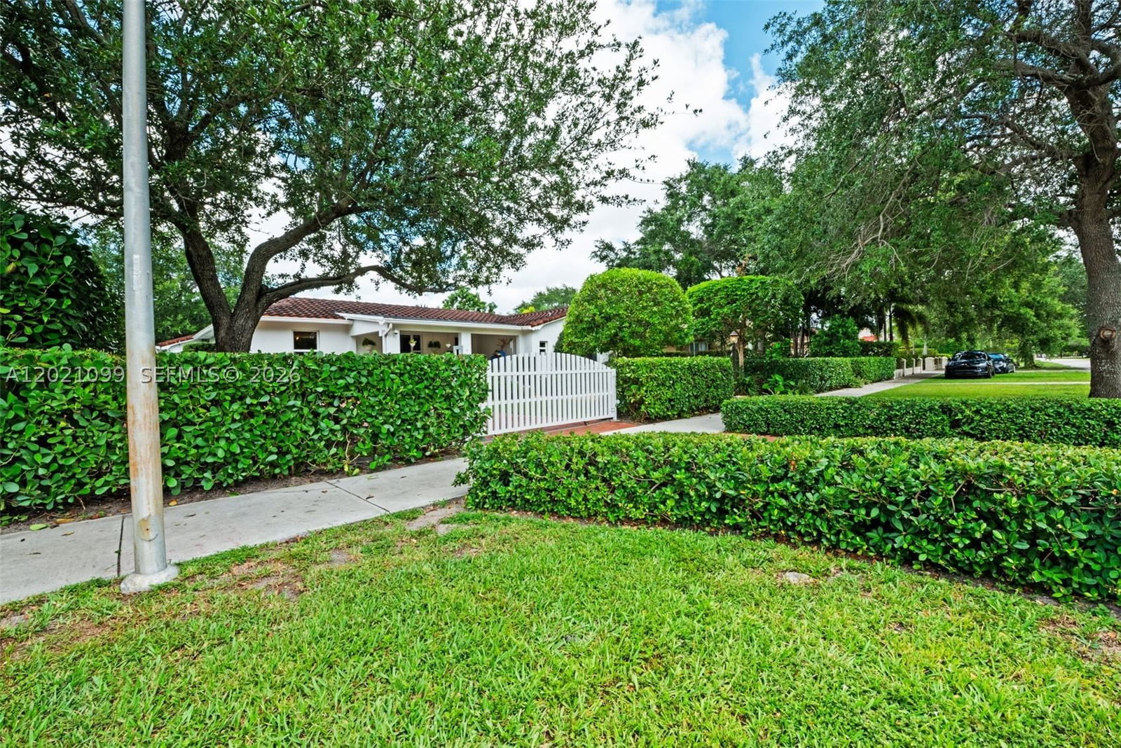 Real estate property located at 37 Deer Run, Miami-dade, Country Club Estates Sec, Miami Springs, FL
