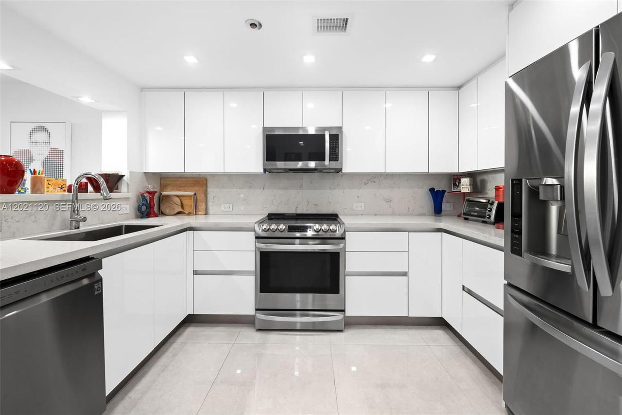 Real estate property located at 2555 Collins Ave #1106, Miami-dade, Club Atlantis Condo, Miami Beach, FL