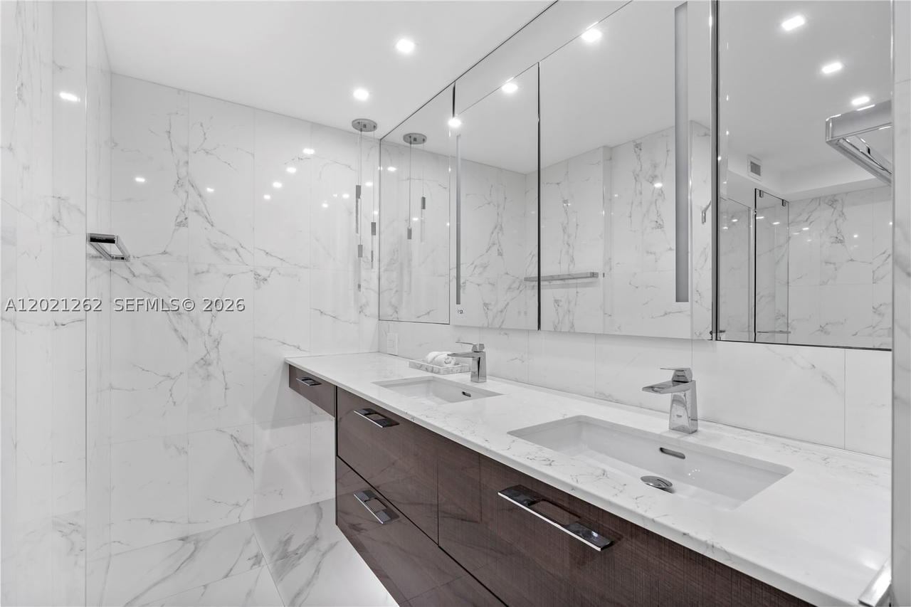 Real estate property located at 2030 Ocean Drive #2127, Broward, Parker Plaza Condo Estate, Hallandale Beach, FL