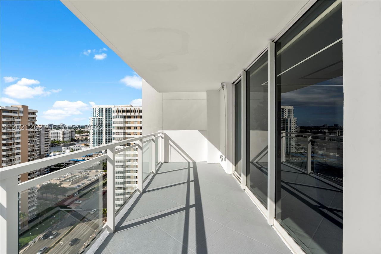 Real estate property located at 2030 Ocean Drive #2127, Broward, Parker Plaza Condo Estate, Hallandale Beach, FL