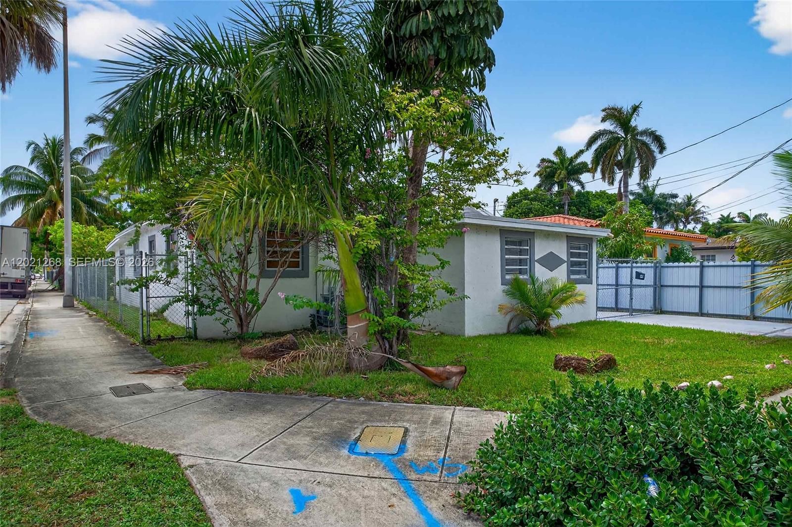 Real estate property located at 8224 1st Pl, Miami-dade, Griffin Gardens Pl, Miami, FL