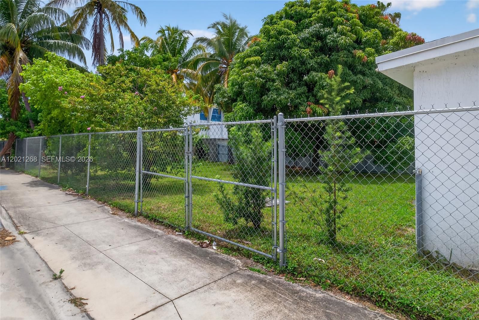 Real estate property located at 8224 1st Pl, Miami-dade, Griffin Gardens Pl, Miami, FL