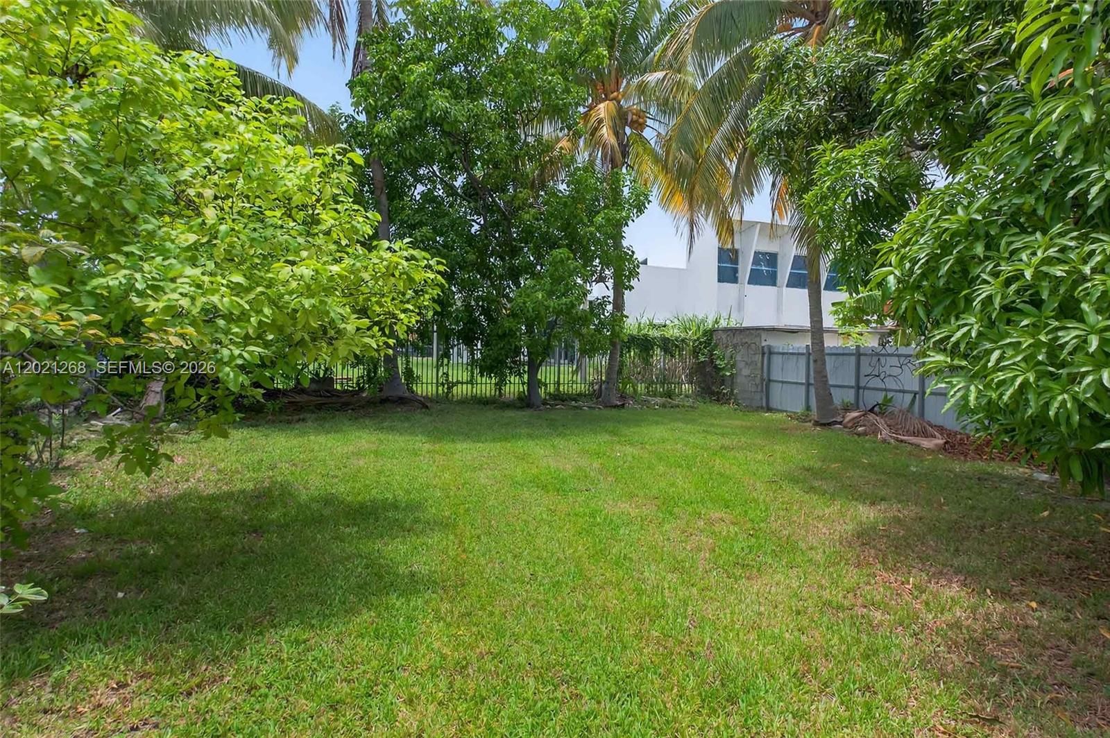 Real estate property located at 8224 1st Pl, Miami-dade, Griffin Gardens Pl, Miami, FL