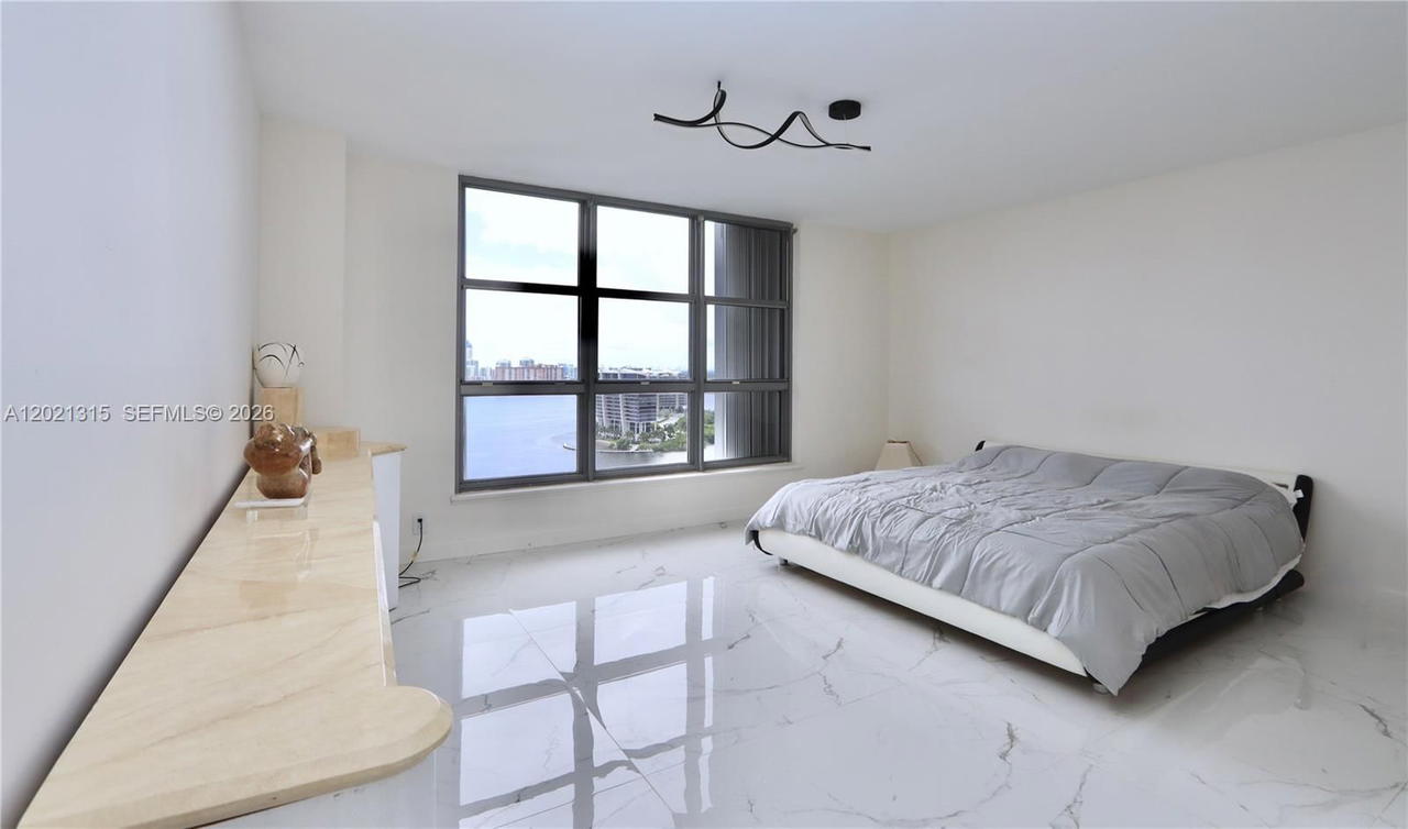 Real estate property located at 3530 Mystic Pointe Dr #2510, Miami-dade, Mystic Pointe Tower 500 C, Aventura, FL