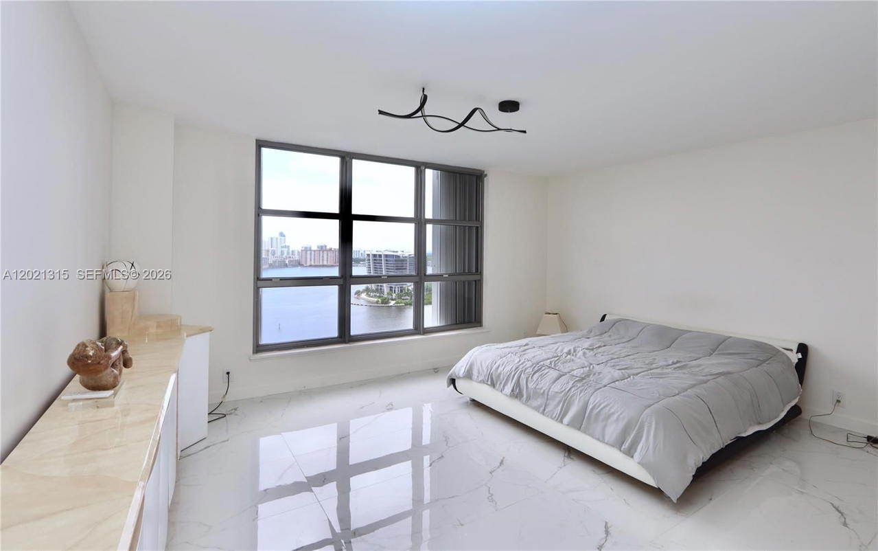 Real estate property located at 3530 Mystic Pointe Dr #2510, Miami-dade, Mystic Pointe Tower 500 C, Aventura, FL