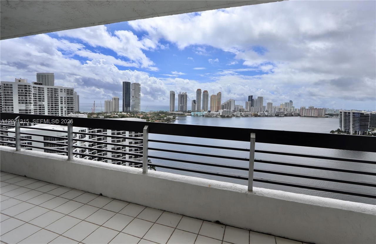 Real estate property located at 3530 Mystic Pointe Dr #2510, Miami-dade, Mystic Pointe Tower 500 C, Aventura, FL
