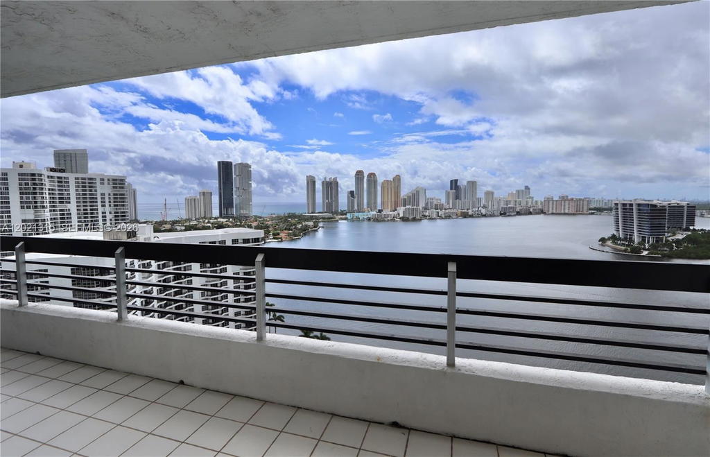 Real estate property located at 3530 Mystic Pointe Dr #2510, Miami-dade, Mystic Pointe Tower 500 C, Aventura, FL