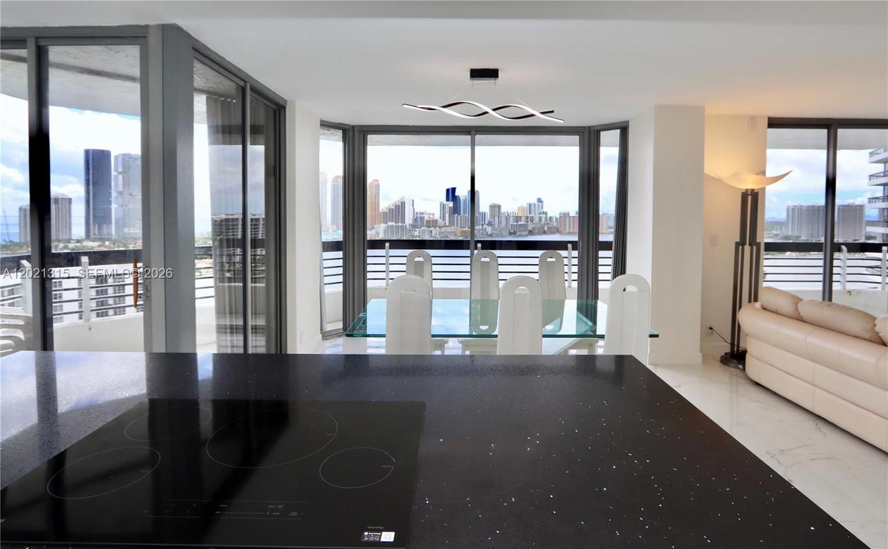 Real estate property located at 3530 Mystic Pointe Dr #2510, Miami-dade, Mystic Pointe Tower 500 C, Aventura, FL