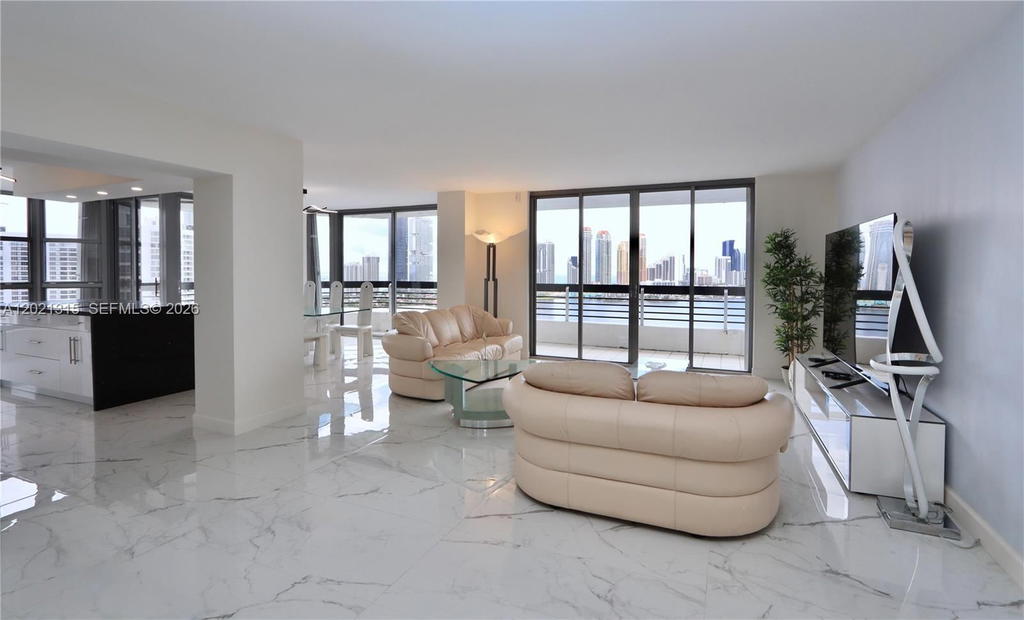 Real estate property located at 3530 Mystic Pointe Dr #2510, Miami-dade, Mystic Pointe Tower 500 C, Aventura, FL