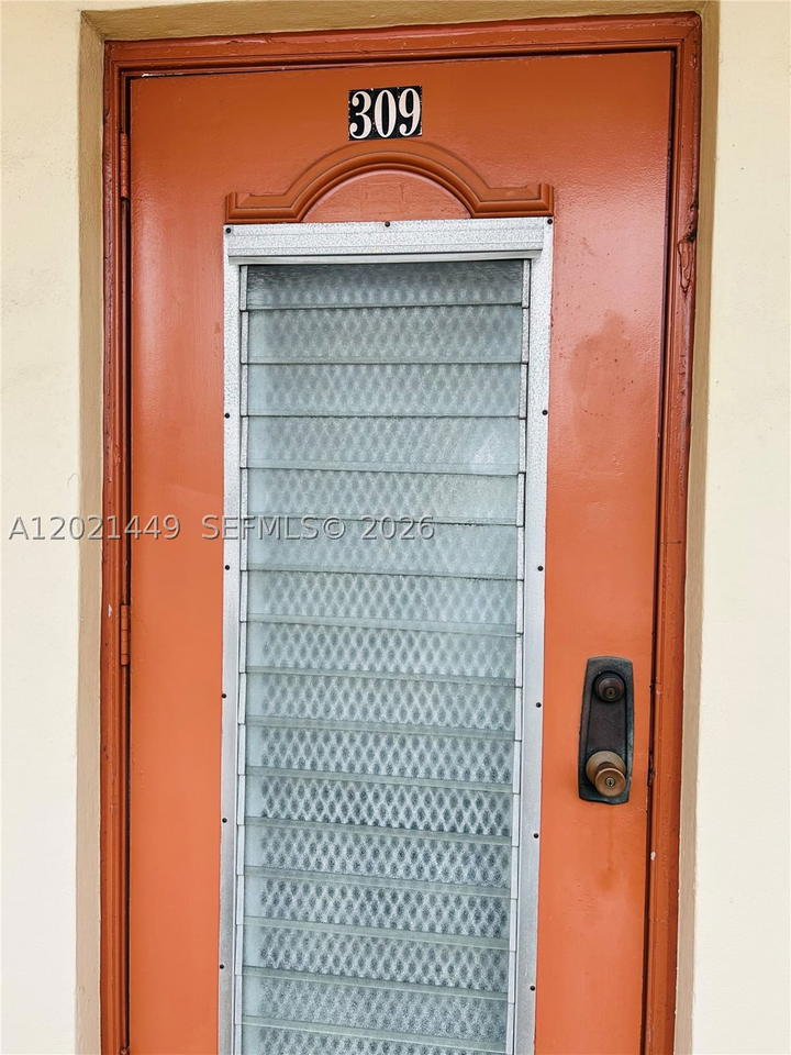 Real estate property located at 2831 Sunrise Lakes Dr #309, Broward, Sunrise Lakes Phase 1, Sunrise, FL
