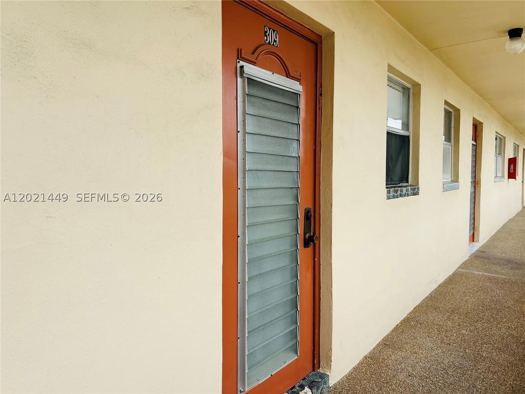 Real estate property located at 2831 Sunrise Lakes Dr #309, Broward, Sunrise Lakes Phase 1, Sunrise, FL