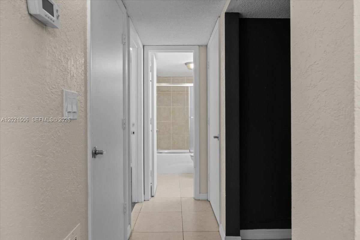 Real estate property located at 9501 Seagrape Dr #102, Broward, Condo 5 Of Sabal Palm Con, Davie, FL