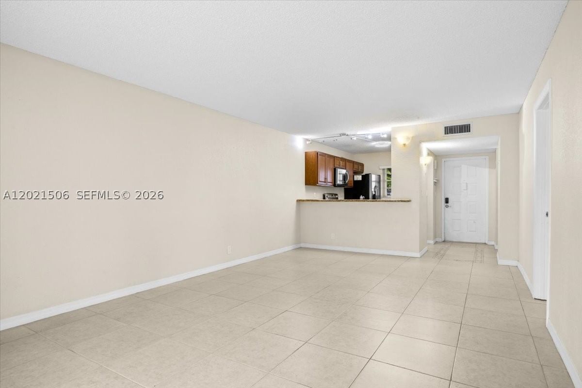 Real estate property located at 9501 Seagrape Dr #102, Broward, Condo 5 Of Sabal Palm Con, Davie, FL