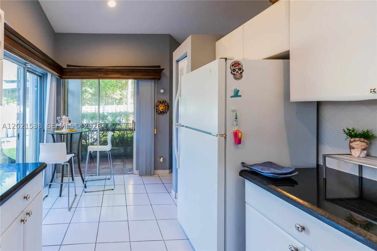 Real estate property located at 1327 Seagrape Cir, Broward, Country Isles Garden Home, Weston, FL