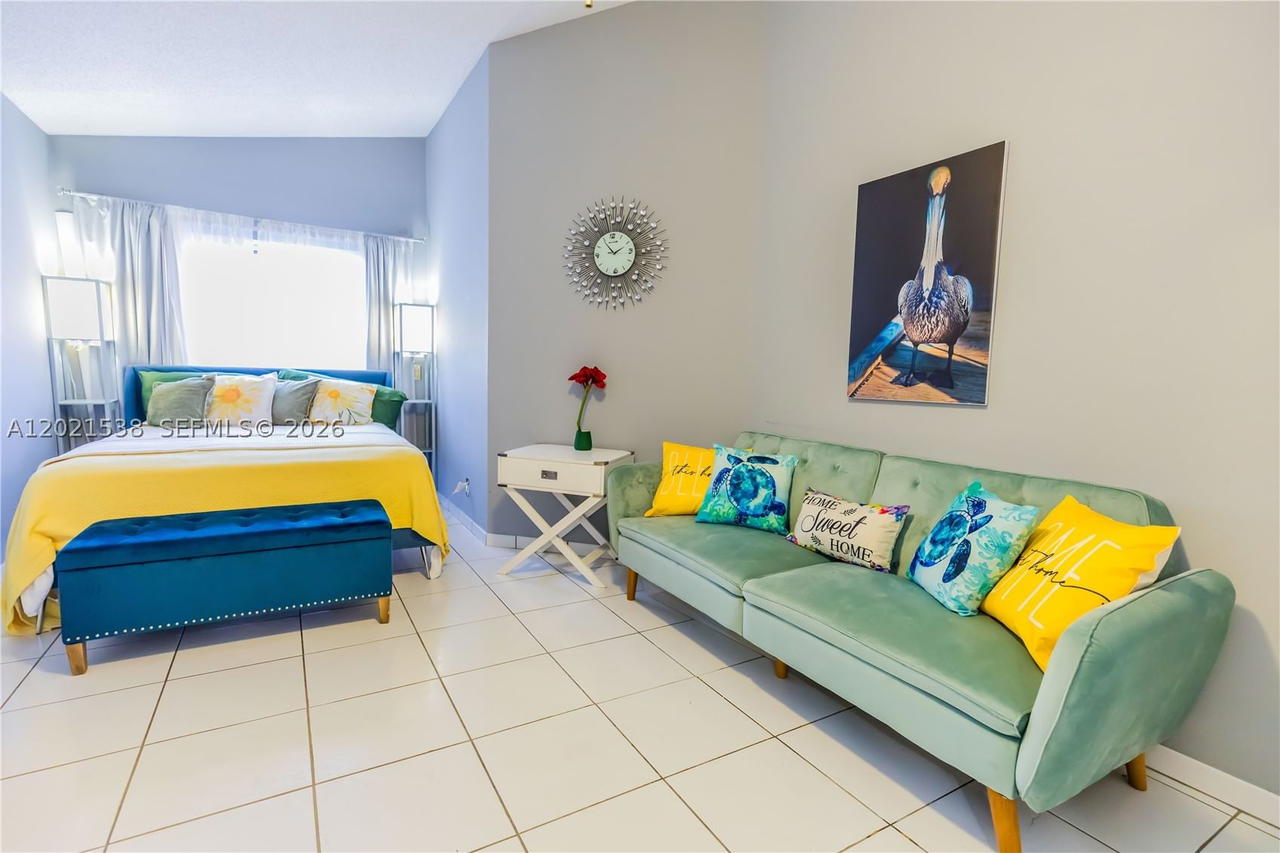 Real estate property located at 1327 Seagrape Cir, Broward, Country Isles Garden Home, Weston, FL