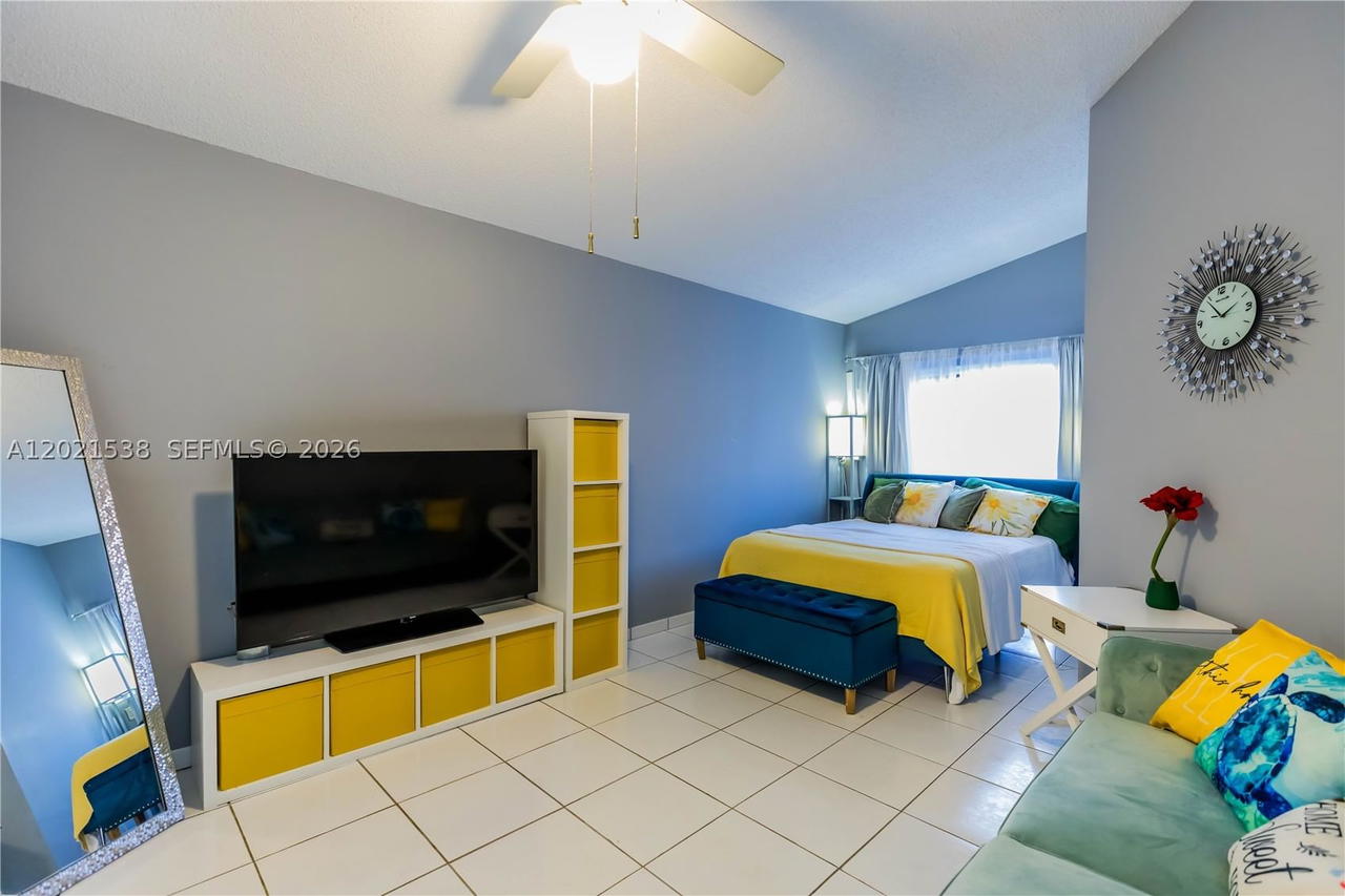 Real estate property located at 1327 Seagrape Cir, Broward, Country Isles Garden Home, Weston, FL