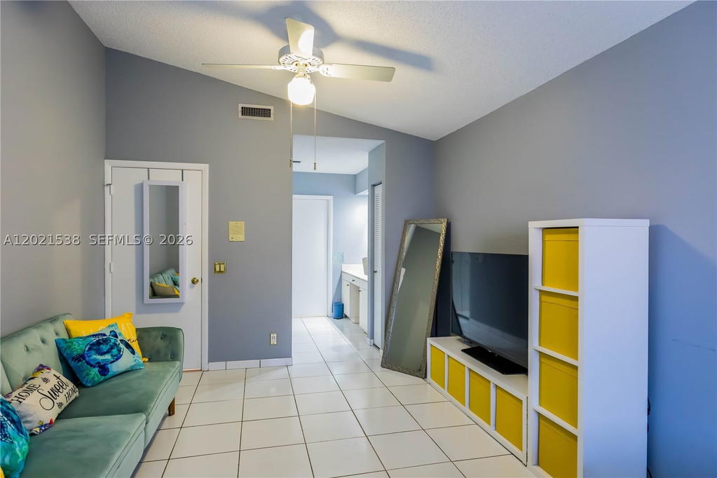 Real estate property located at 1327 Seagrape Cir, Broward, Country Isles Garden Home, Weston, FL