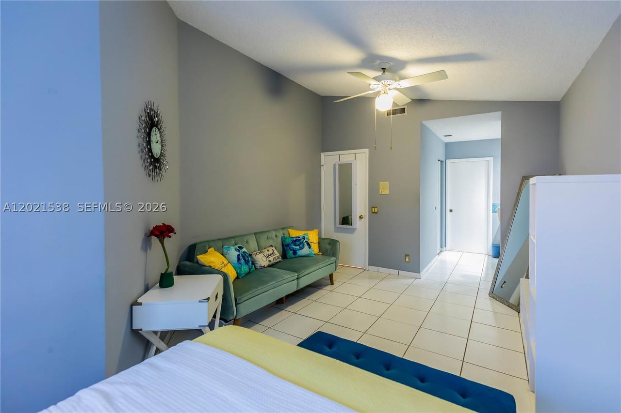 Real estate property located at 1327 Seagrape Cir, Broward, Country Isles Garden Home, Weston, FL