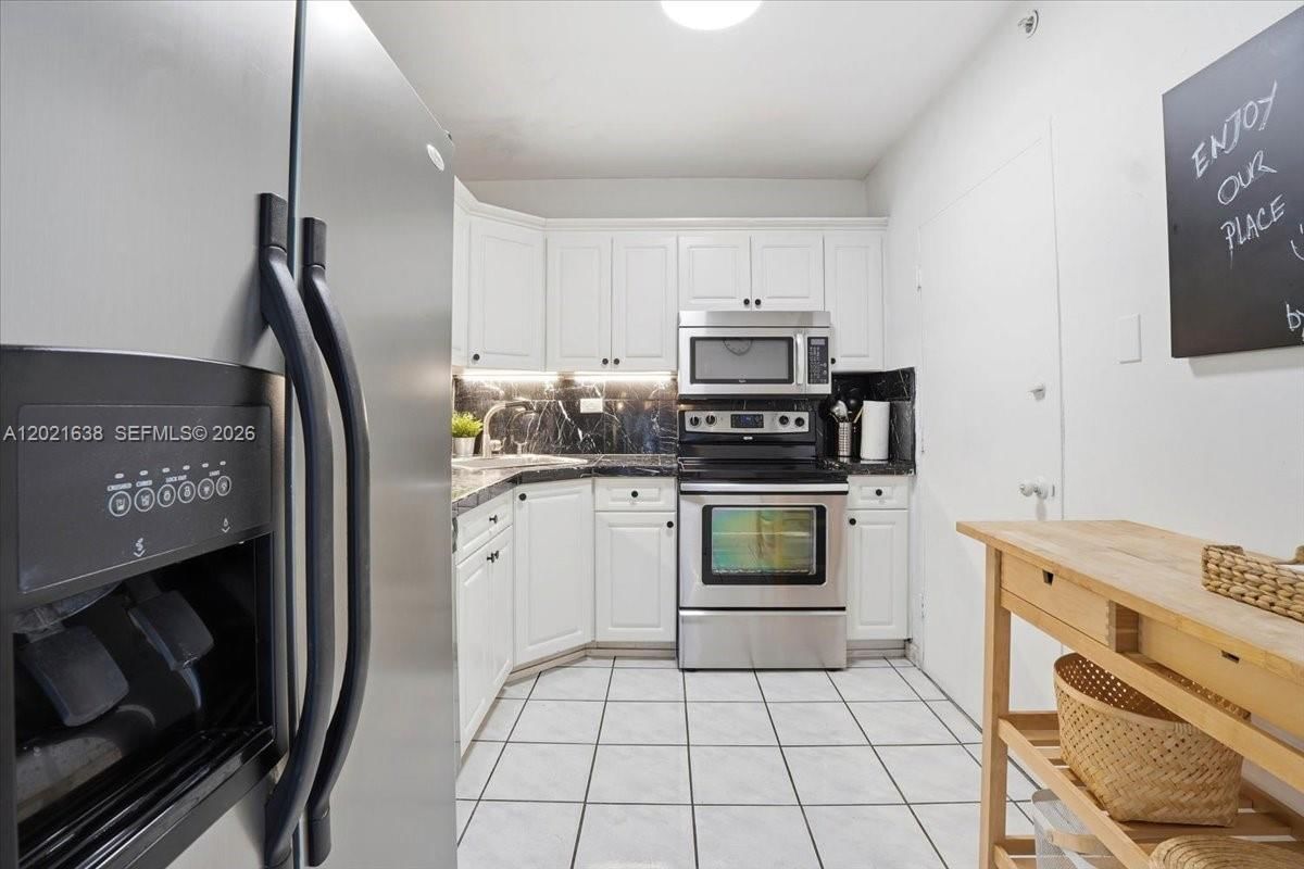 Real estate property located at 5601 Collins Ave #1517, Miami-dade, The Pavilion Condo, Miami Beach, FL