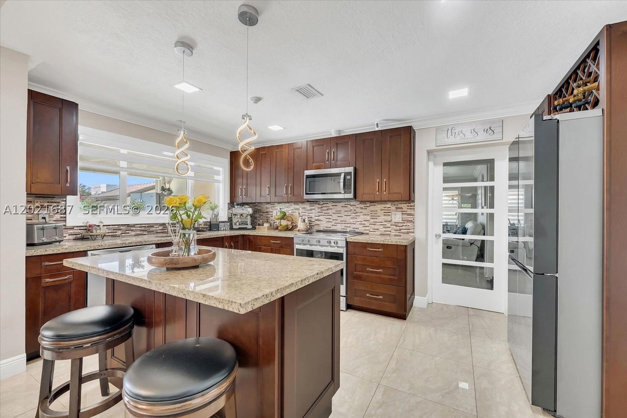 Real estate property located at 9796 28th Ter, Miami-dade, Vanderbilt Park Amd Pl, Doral, FL
