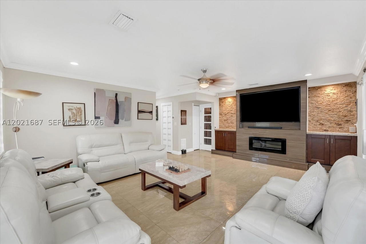 Real estate property located at 9796 28th Ter, Miami-dade, Vanderbilt Park Amd Pl, Doral, FL