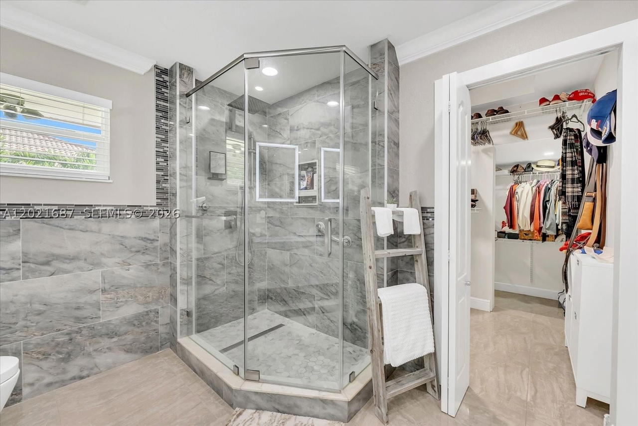 Real estate property located at 9796 28th Ter, Miami-dade, Vanderbilt Park Amd Pl, Doral, FL