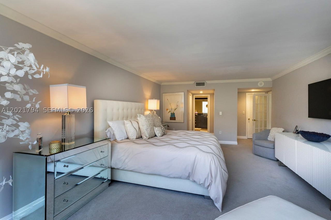 Real estate property located at 3 Grove Isle Dr C307, Miami-dade, Grove Isle Condo, Miami, FL