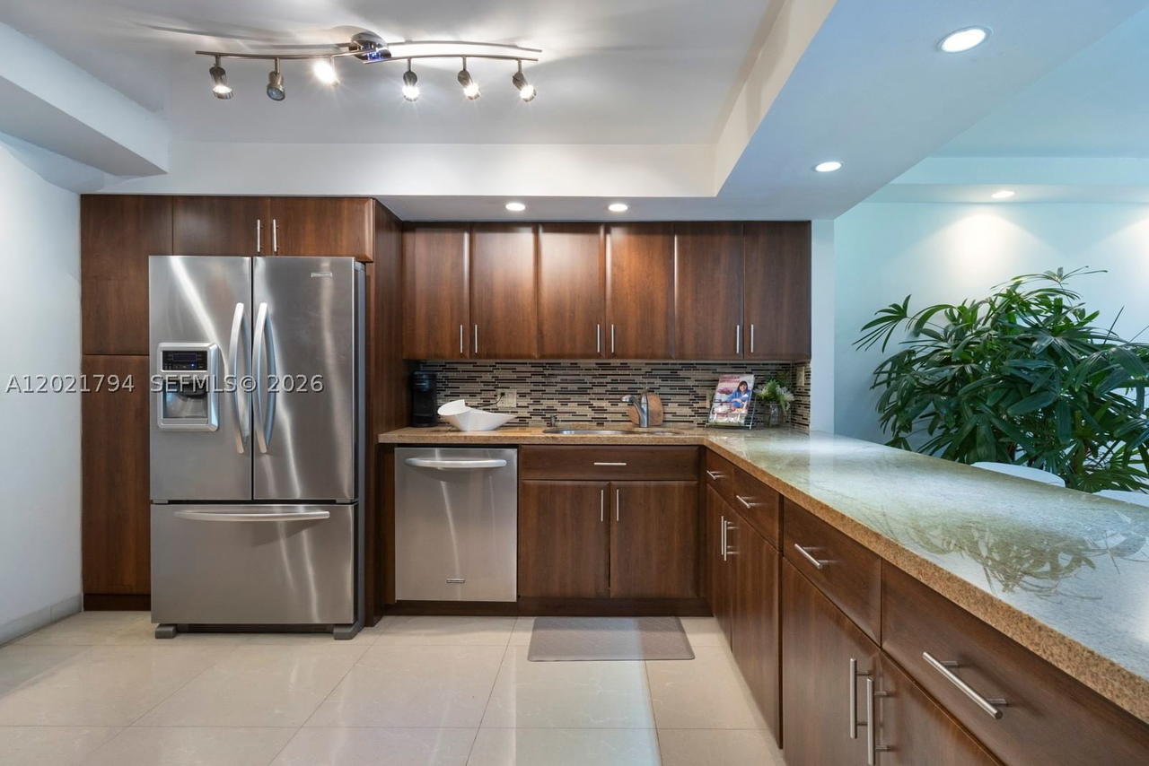 Real estate property located at 3 Grove Isle Dr C307, Miami-dade, Grove Isle Condo, Miami, FL