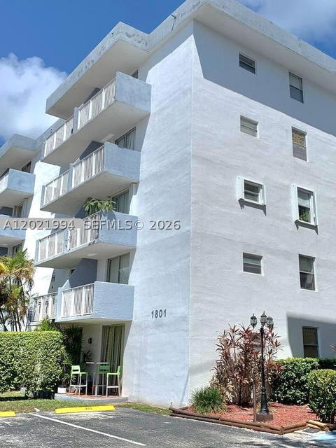Real estate property located at 1801 Treasure Dr #427, Miami-dade, North Bay Villas Condo, North Bay Village, FL
