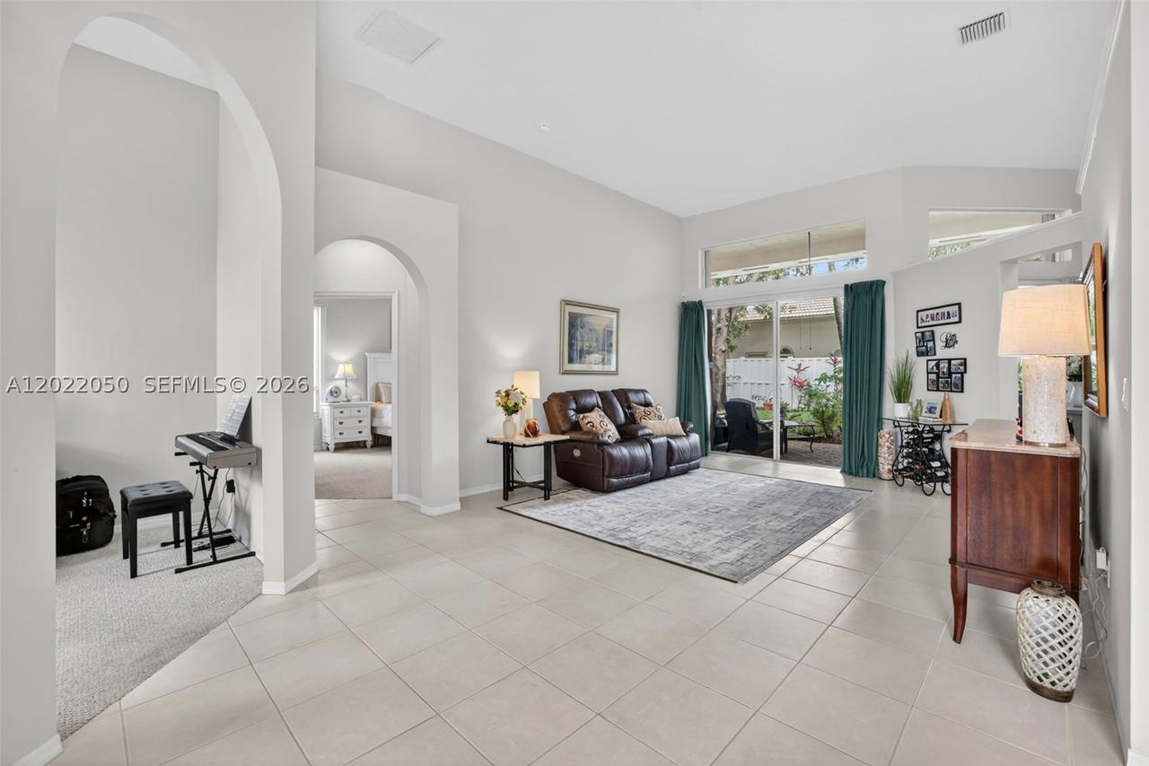 Real estate property located at 13775 20th St, Broward, Pembroke Falls-phase 4a, Pembroke Pines, FL