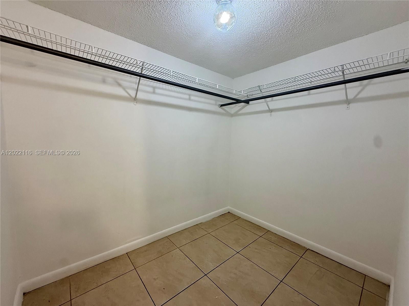 Real estate property located at 18101 68th Ave B102, Miami-dade, Venetian Gardens At Count, Hialeah, FL