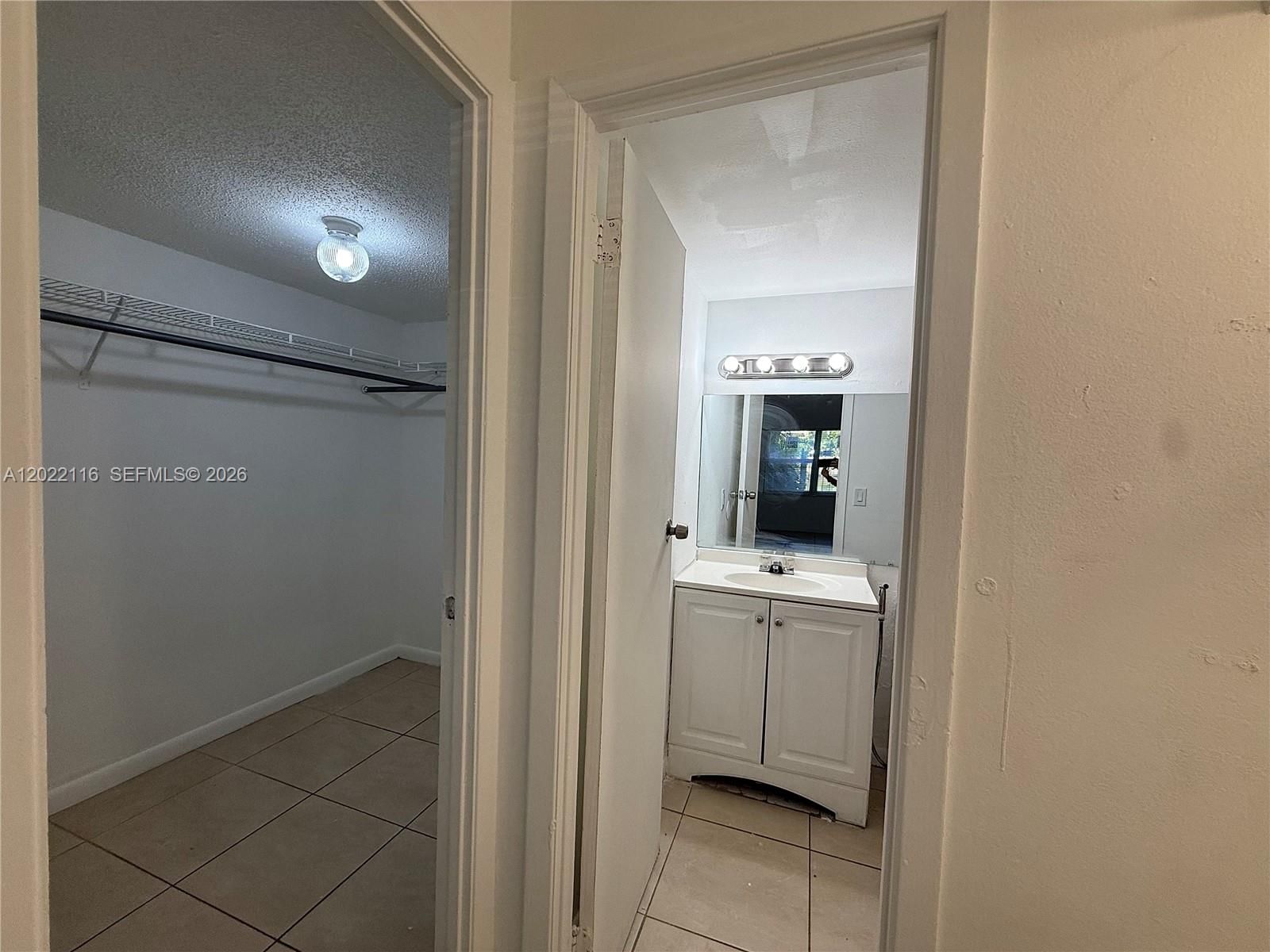 Real estate property located at 18101 68th Ave B102, Miami-dade, Venetian Gardens At Count, Hialeah, FL